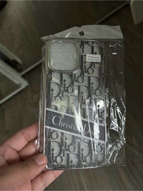 Silver Glitter Designer-Style iPhone Case (iPhone 16 Pro Max)